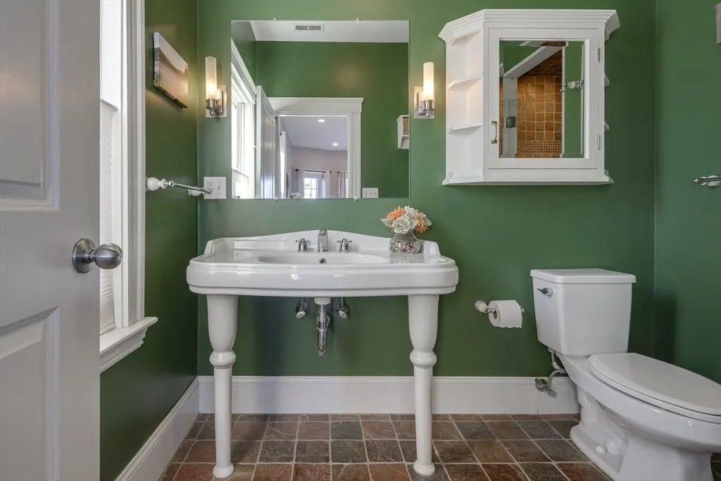 3 bed, 2 bath apartment for rent at 41 Farragut Rd Unit 3, South Boston — photo 24 of 42