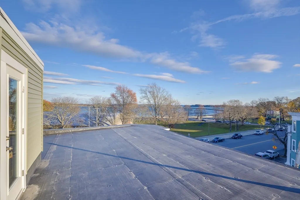 3 bed, 2 bath apartment for rent at 41 Farragut Rd Unit 3, South Boston — photo 4 of 42