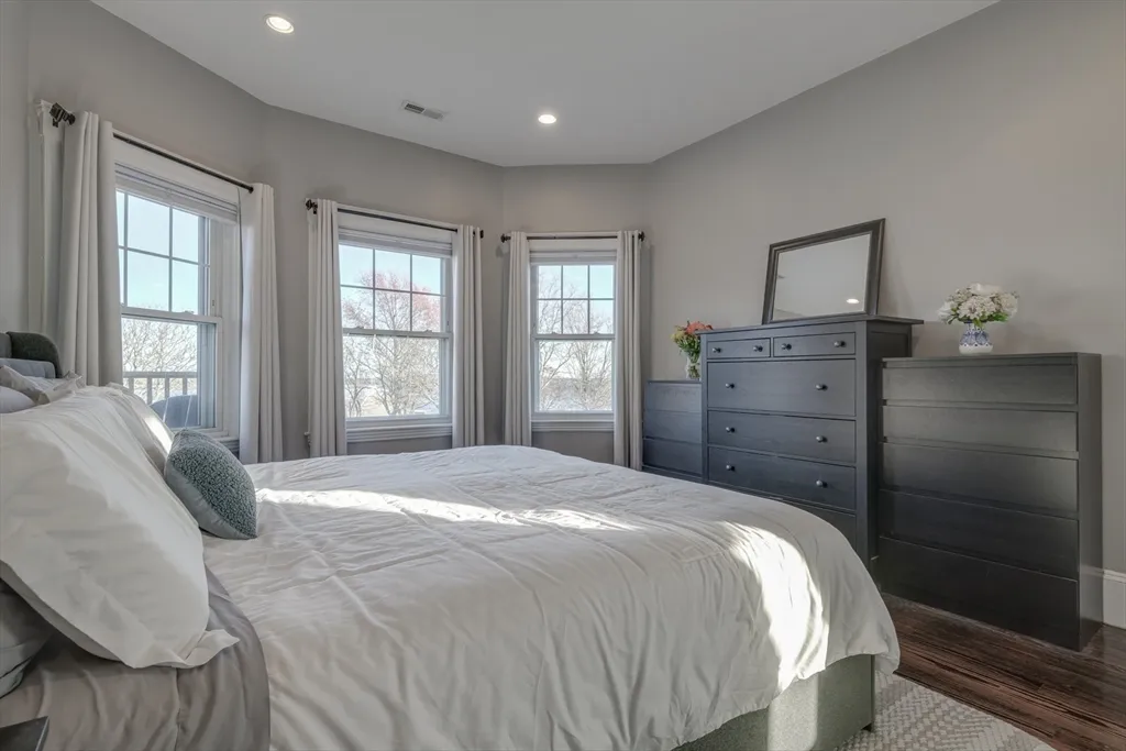 3 bed, 2 bath apartment for rent at 41 Farragut Rd Unit 3, South Boston — photo 20 of 42