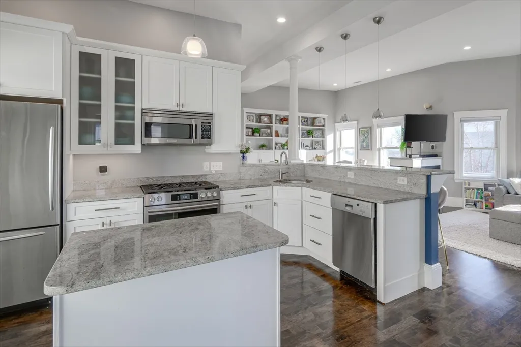 3 bed, 2 bath apartment for rent at 41 Farragut Rd Unit 3, South Boston — photo 6 of 42