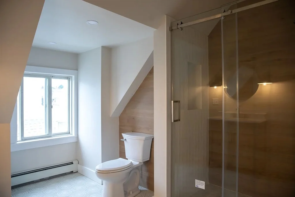 Studio bed, 1 bath apartment for rent at 41 Fernwood Ave Unit 3, Revere — photo 5 of 11