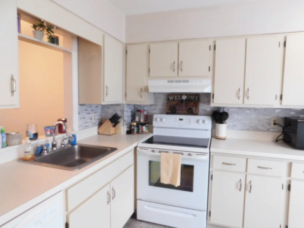 2 bed, 1 bath apartment for rent at 41 Foundry St Unit 14-10, Easton — photo 4 of 14