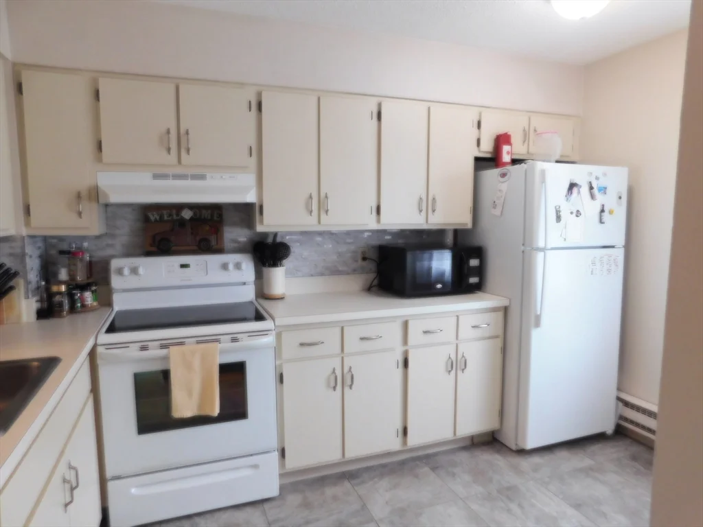 2 bed, 1 bath apartment for rent at 41 Foundry St Unit 14-10, Easton — photo 3 of 14