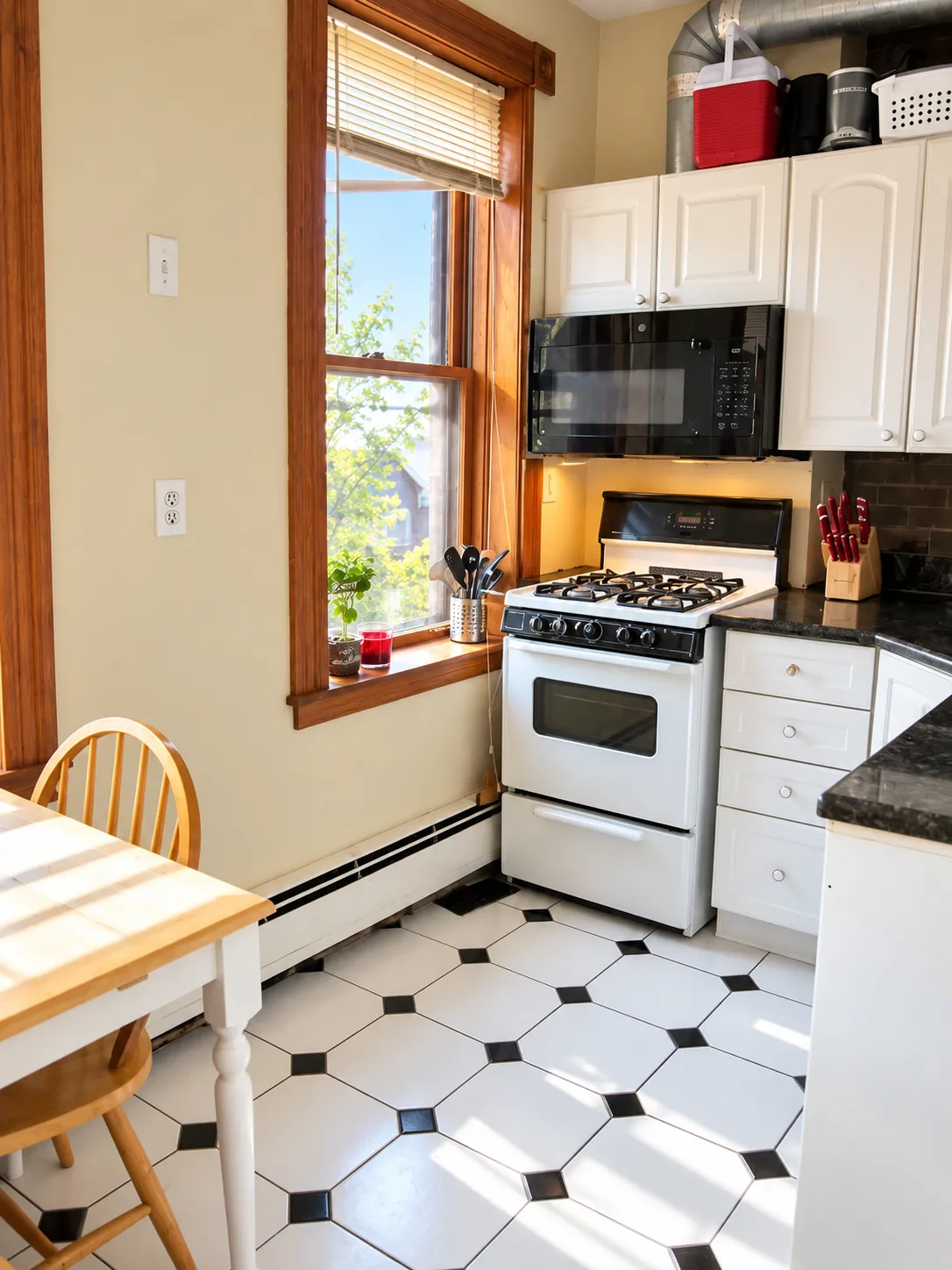 2 bed, 1 bath apartment for rent at 41 Garden St Unit 10, Beacon Hill — photo 2 of 8