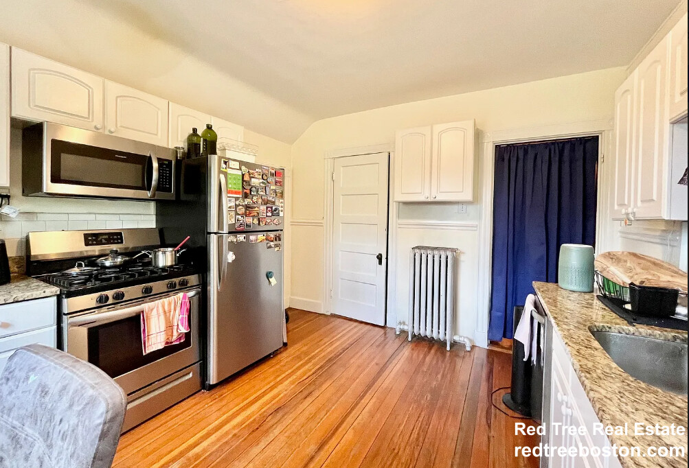3 bed, 1 bath apartment for rent at 41 Gordon St Unit 3, Allston — photo 4 of 22