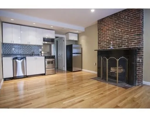 1 bed, 1 bath apartment for rent at 41 Grove St Unit 1, Beacon Hill — photo 3 of 5