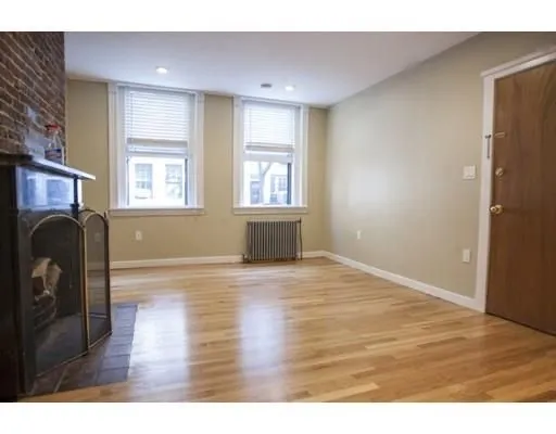 1 bed, 1 bath apartment for rent at 41 Grove St Unit 1, Beacon Hill — photo 4 of 5
