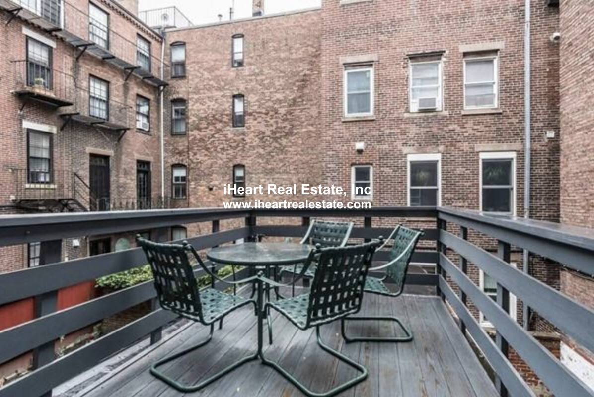 2 bed, 1 bath apartment for rent at 41 Grove St Unit 3, Beacon Hill — photo 5 of 10