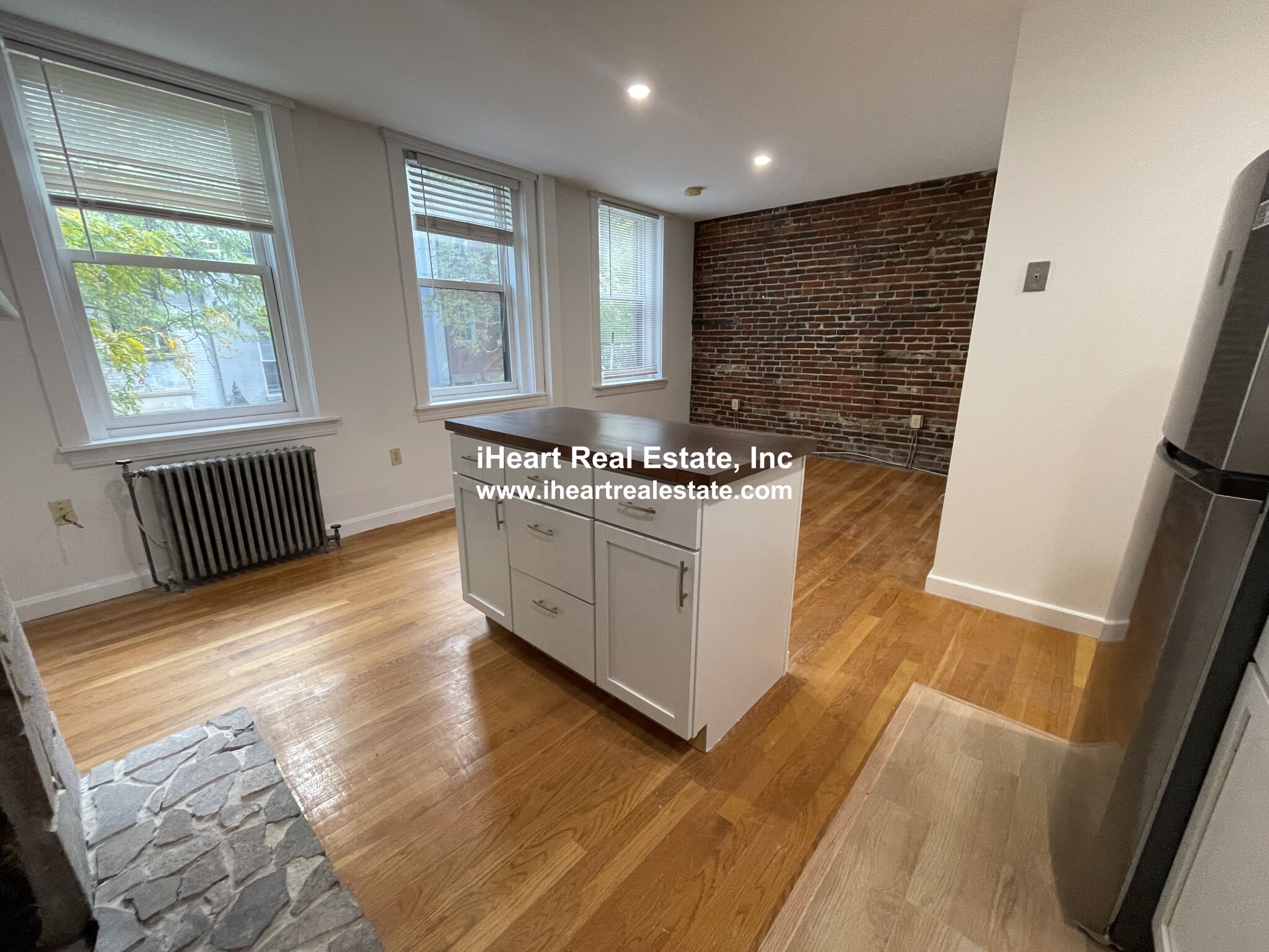 2 bed, 1 bath apartment for rent at 41 Grove St Unit 3, Beacon Hill — photo 4 of 10