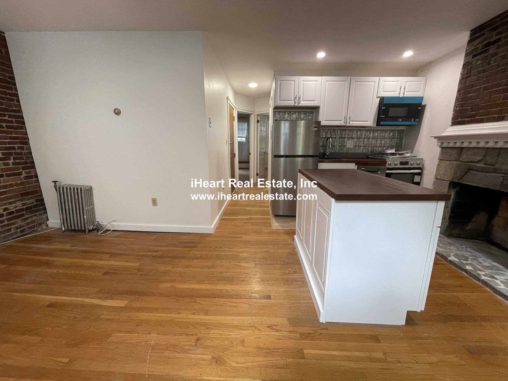 2 bed, 1 bath apartment for rent at 41 Grove St Unit 3, Beacon Hill — photo 2 of 10