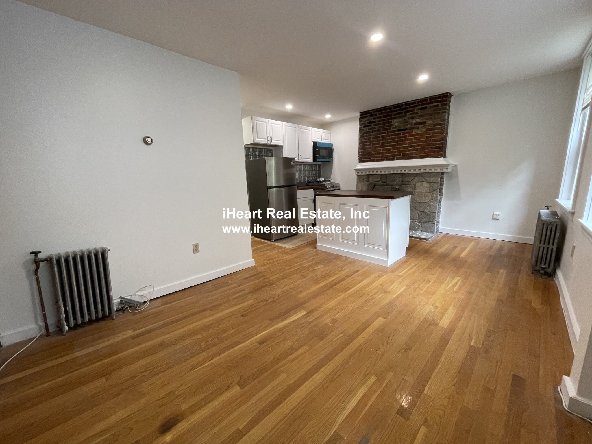 2 bed, 1 bath apartment for rent at 41 Grove St Unit 3, Beacon Hill