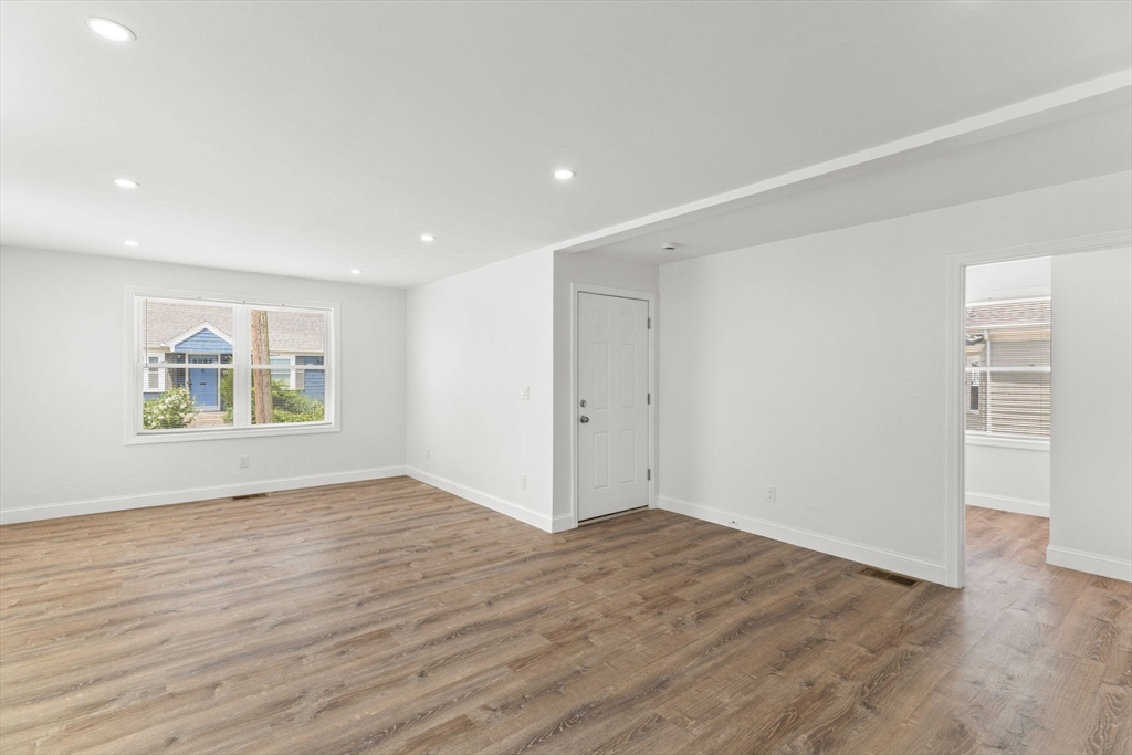 4 bed, 2 bath apartment for rent at 41 Hampton St Unit 1, Providence — photo 32 of 40