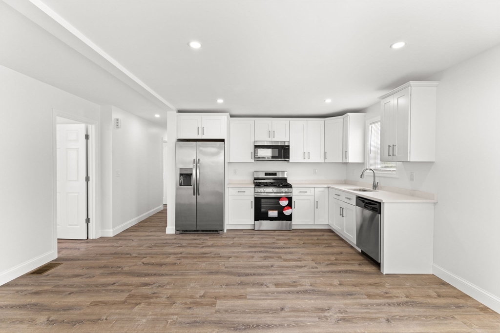 4 bed, 2 bath apartment for rent at 41 Hampton St Unit 1, Providence — photo 13 of 40