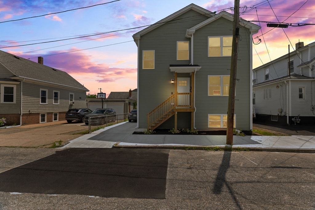 4 bed, 2 bath apartment for rent at 41 Hampton St Unit 1, Providence — photo 1 of 40