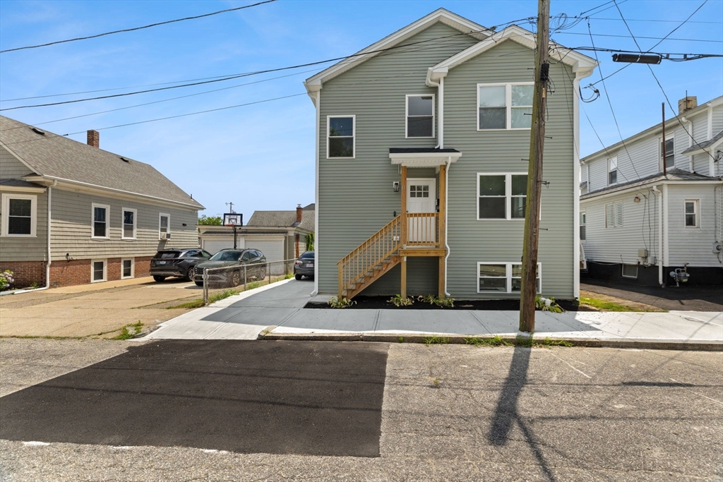 4 bed, 2 bath apartment for rent at 41 Hampton St Unit 1, Providence — photo 2 of 40