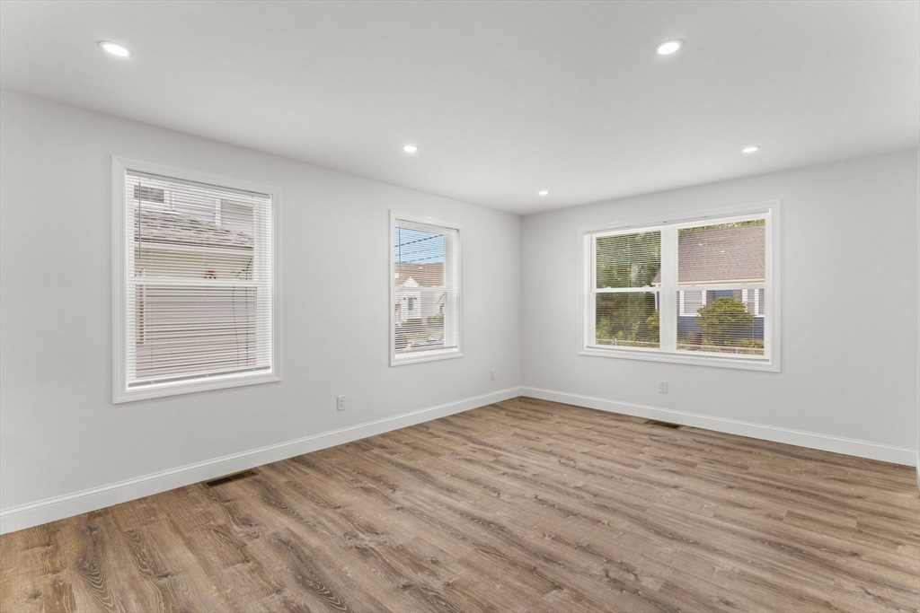 4 bed, 2 bath apartment for rent at 41 Hampton St Unit 1, Providence — photo 16 of 40