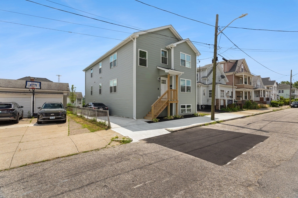 4 bed, 2 bath apartment for rent at 41 Hampton St Unit 1, Providence — photo 3 of 40