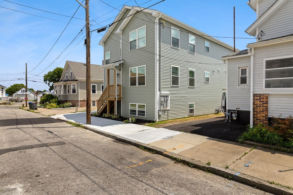 4 bed, 2 bath apartment for rent at 41 Hampton St Unit 1, Providence — photo 4 of 40