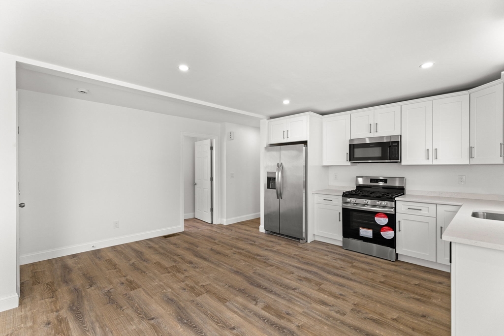 4 bed, 2 bath apartment for rent at 41 Hampton St Unit 1, Providence — photo 9 of 40