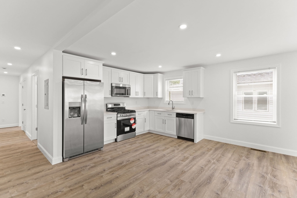 4 bed, 2 bath apartment for rent at 41 Hampton St Unit 1, Providence — photo 10 of 40
