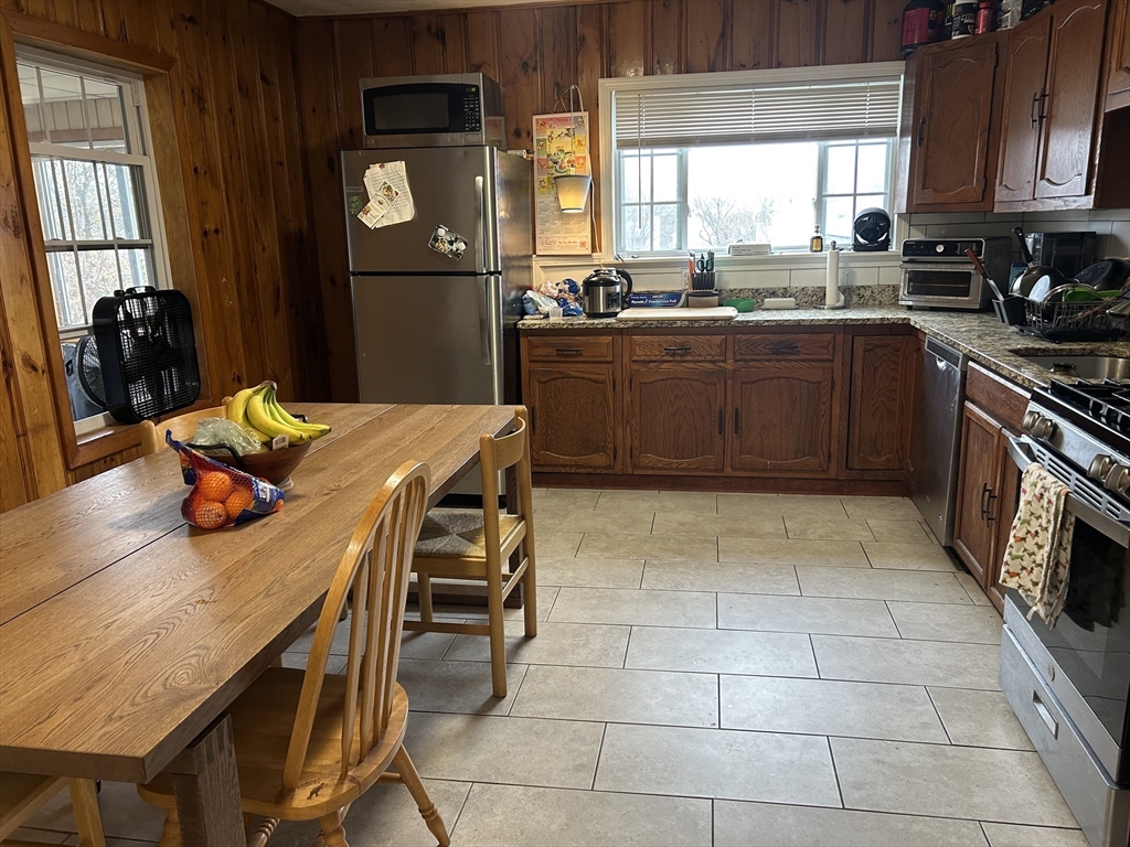 4 bed, 1 bath apartment for rent at 41 Hancock Ave Unit U2, Medford