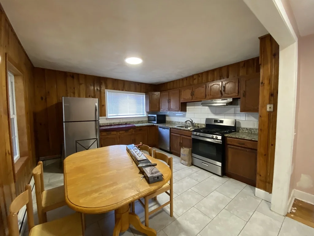 5 bed, 1 bath apartment for rent at 41 Hancock Ave Unit UNIT2, Medford