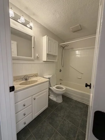 3 bed, 1 bath apartment for rent at 41 Hathaway Ave, Centerville (Bvly) — photo 19 of 20
