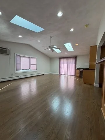 3 bed, 1 bath apartment for rent at 41 Hathaway Ave, Centerville (Bvly) — photo 11 of 20
