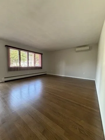 3 bed, 1 bath apartment for rent at 41 Hathaway Ave, Centerville (Bvly) — photo 4 of 20