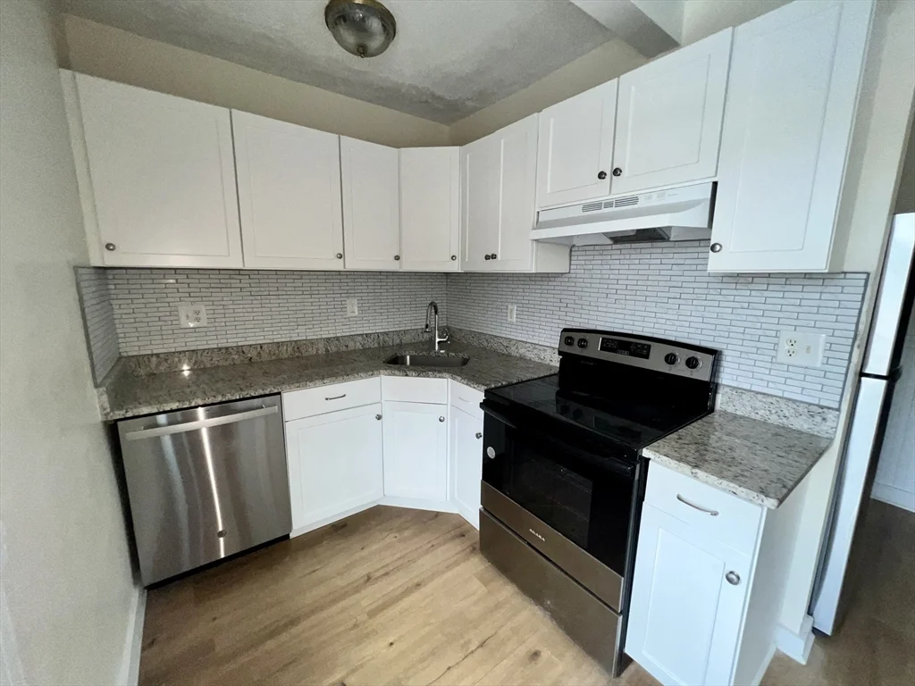 2 bed, 1 bath apartment for rent at 41 Hooper Unit 3, Belmont Hill — photo 11 of 13