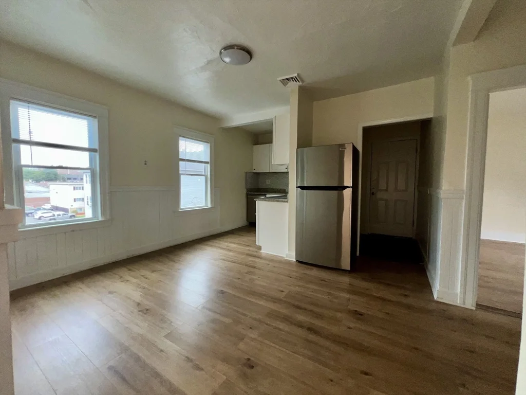 2 bed, 1 bath apartment for rent at 41 Hooper Unit 3, Belmont Hill — photo 6 of 13