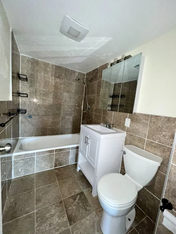 2 bed, 1 bath apartment for rent at 41 Hooper Unit 3, Belmont Hill — photo 4 of 13