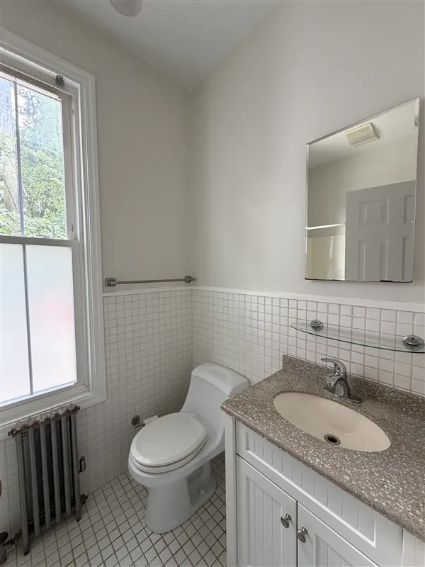 1 bed, 1 bath apartment for rent at 41 Laurel St Unit 1, Ward Two — photo 8 of 11