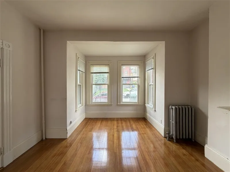1 bed, 1 bath apartment for rent at 41 Laurel St Unit 1, Ward Two — photo 4 of 11