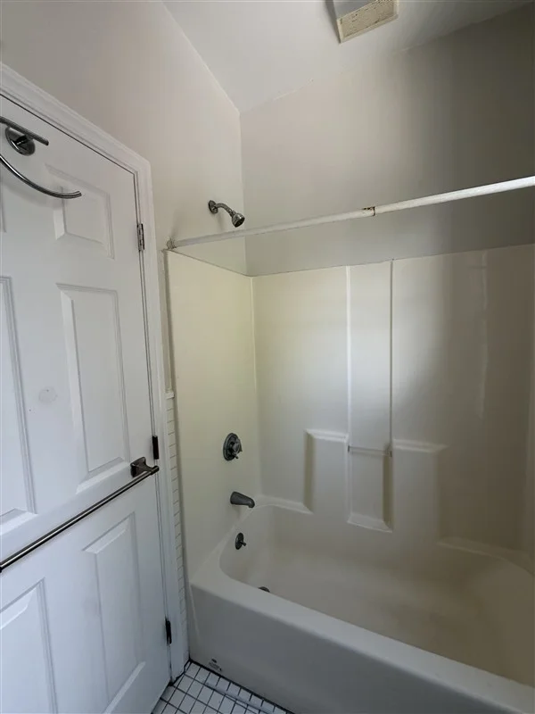1 bed, 1 bath apartment for rent at 41 Laurel St Unit 1, Ward Two — photo 9 of 11
