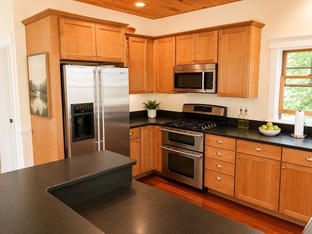 3 bed, 2 bath apartment for rent at 41 Lebaron Rd Unit 41, Essex — photo 3 of 25
