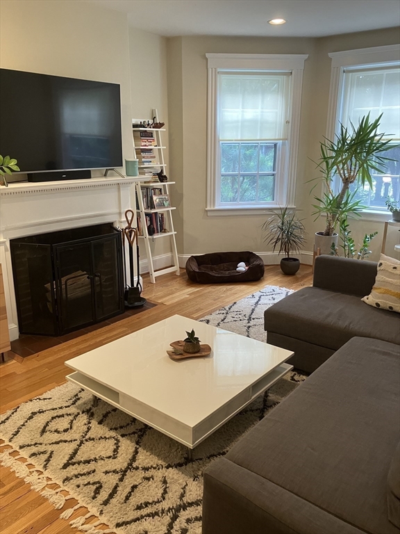 2 bed, 1 bath apartment for rent at 41 Linnaean St Unit 1A, Neighborhood Nine