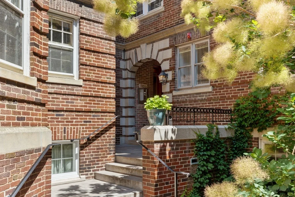 1 bed, 1 bath apartment for rent at 41 Linnaean Unit 32, Avon Hill — photo 14 of 15