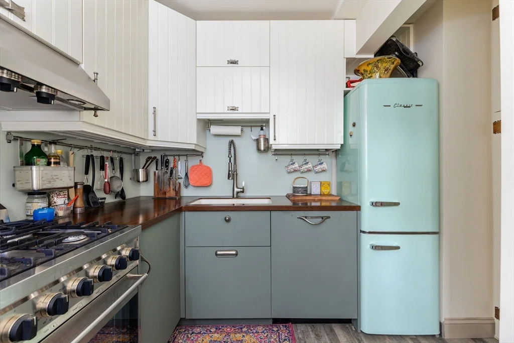 1 bed, 1 bath apartment for rent at 41 Linnaean Unit 32, Avon Hill — photo 8 of 15