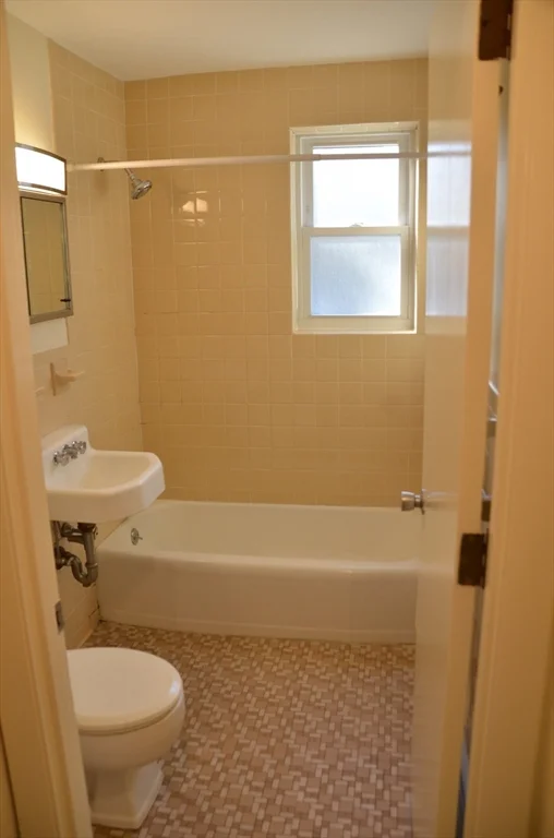2 bed, 1 bath apartment for rent at 41 Lionel Ave Unit D, Waltham — photo 14 of 19