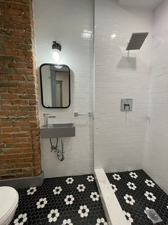 4 bed, 2 bath apartment for rent at 41 Long Ave Unit 1, Allston — photo 5 of 8