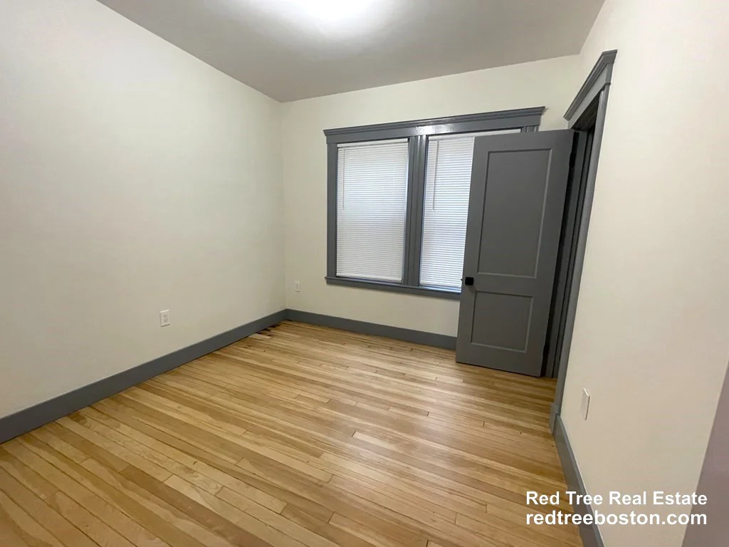 4 bed, 2 bath apartment for rent at 41 Long Ave Unit 2A, Brighton — photo 9 of 11
