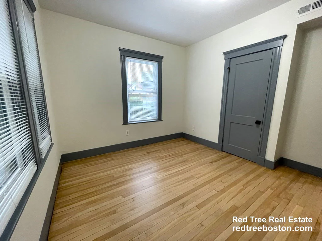 4 bed, 2 bath apartment for rent at 41 Long Ave Unit 2A, Brighton — photo 4 of 11