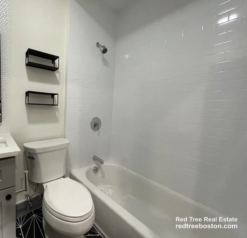 4 bed, 2 bath apartment for rent at 41 Long Ave Unit 2A, Brighton — photo 5 of 11