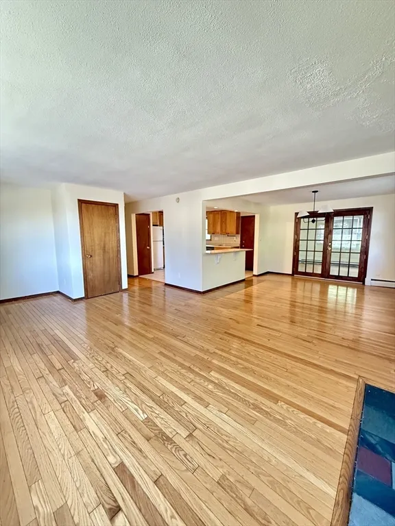3 bed, 2 bath apartment for rent at 41 Loomis St Unit 41, Cambridge Highlands — photo 2 of 13