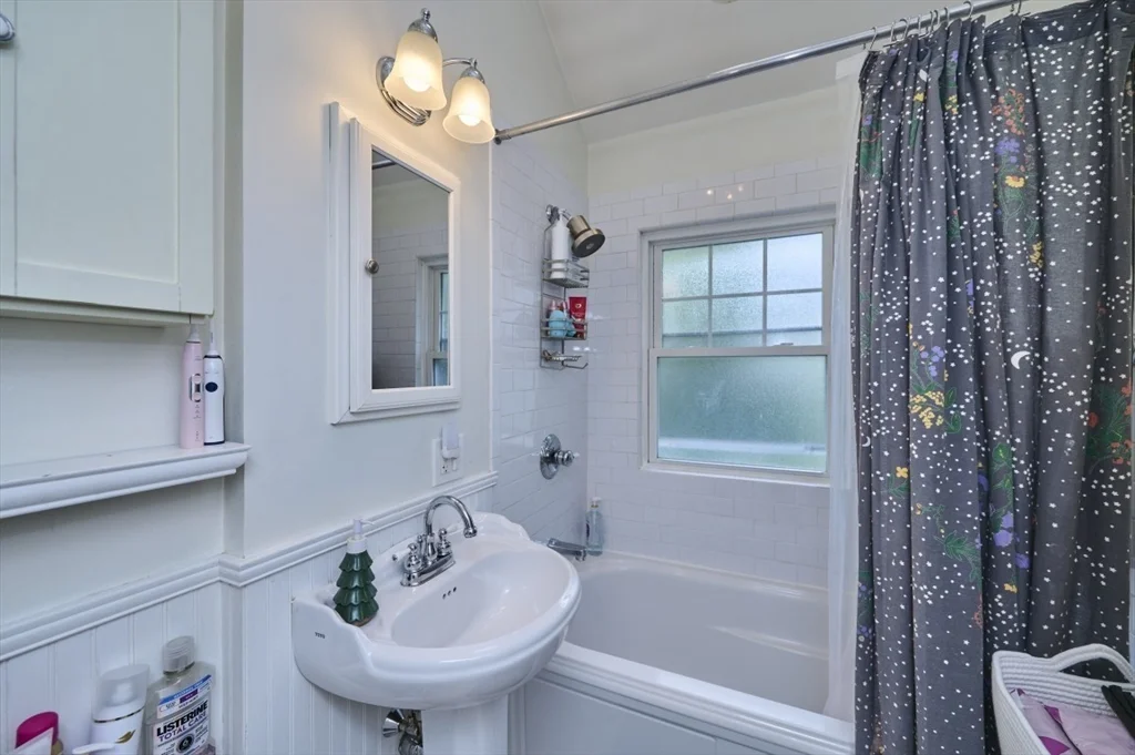 2 bed, 2 bath apartment for rent at 41 Lynde Ave, Melrose — photo 16 of 27