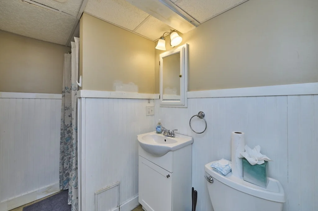 2 bed, 2 bath apartment for rent at 41 Lynde Ave, Melrose — photo 25 of 27