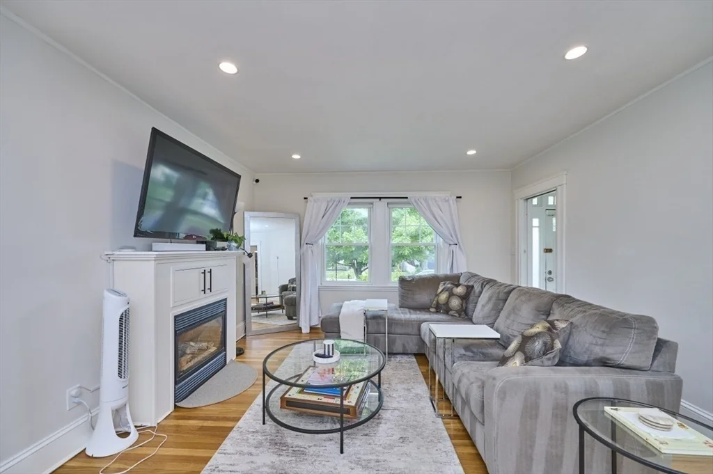 2 bed, 2 bath apartment for rent at 41 Lynde Ave, Melrose — photo 10 of 27