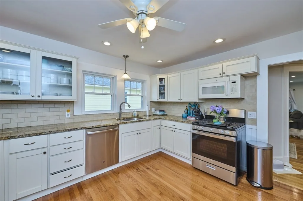 2 bed, 2 bath apartment for rent at 41 Lynde Ave, Melrose — photo 6 of 27
