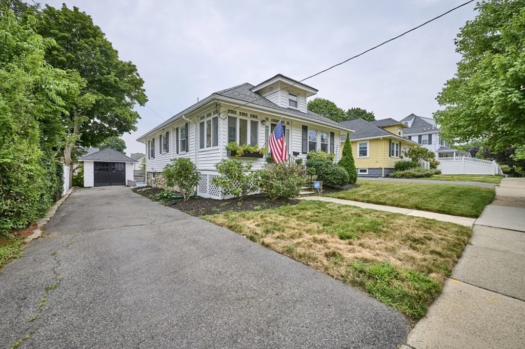 2 bed, 2 bath apartment for rent at 41 Lynde Ave, Melrose — photo 3 of 27